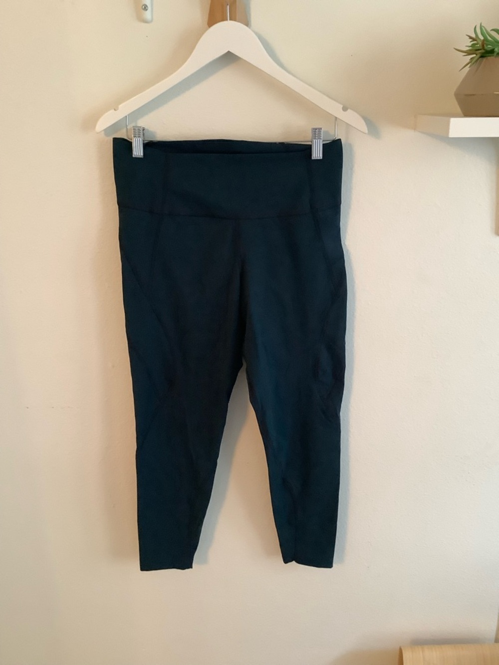 ✨LNDR Leggings ✨ - Picture 6 of 8